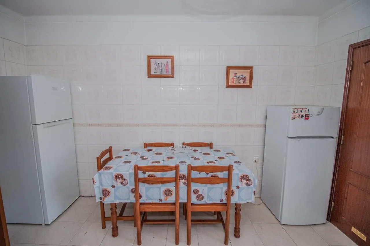 Charming Private Rooms In An Apartment A2 Penha - District de Faro Séjour chez l'habitant